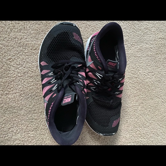 nike shoes - Picture 3 of 3